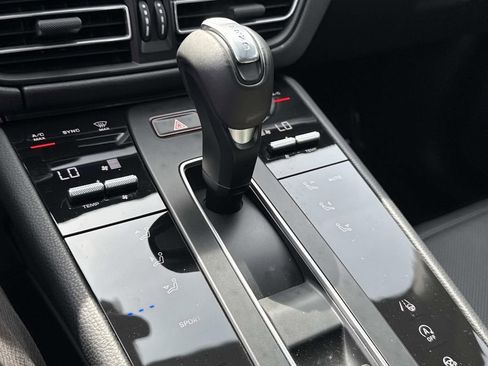 Used 2024 Porsche Macan AWD/4WD image 26