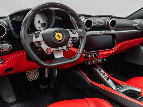 Used 2019 Ferrari Portofino RWD image 13