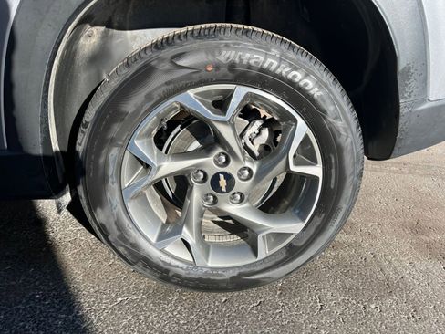 Used 2025 Chevrolet Trax LT image 29