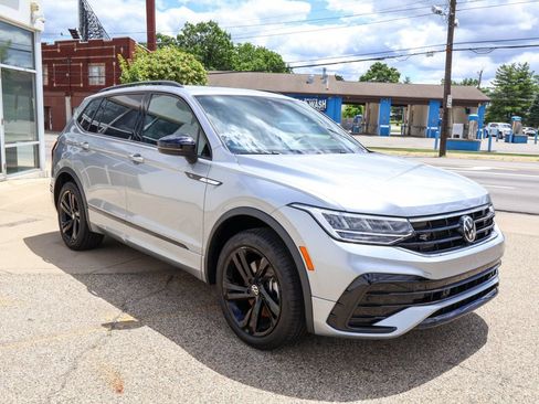 Used 2023 Volkswagen Tiguan SE R-Line FWD image 7