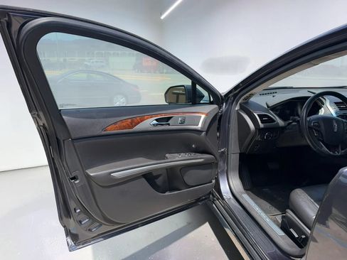 Used 2013 Lincoln MKZ FWD image 9