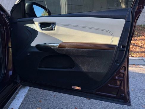 Used 2016 Toyota Avalon Limited image 44