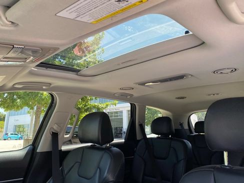 Used 2025 Kia Telluride S AWD/4WD image 25