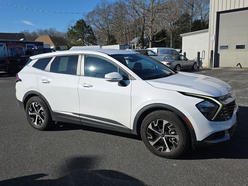 Used 2023 Kia Sportage EX image 3