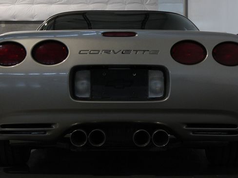 Used 1999 Chevrolet Corvette Coupe w/ Lighting Pkg RWD image 25