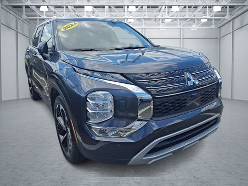 Used 2024 Mitsubishi Outlander SE AWD/4WD image 2
