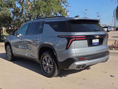 Used 2025 Chevrolet Traverse LT w/ Enhanced Driving Package FWD image 6