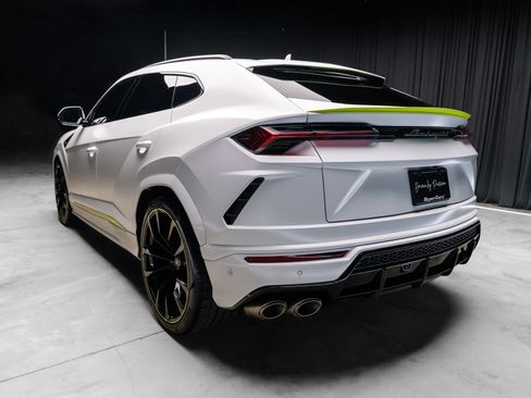 Used 2022 Lamborghini Urus image 12
