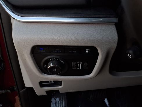 Used 2022 Jeep Grand Cherokee Overland w/ Advanced Protech Group III image 12