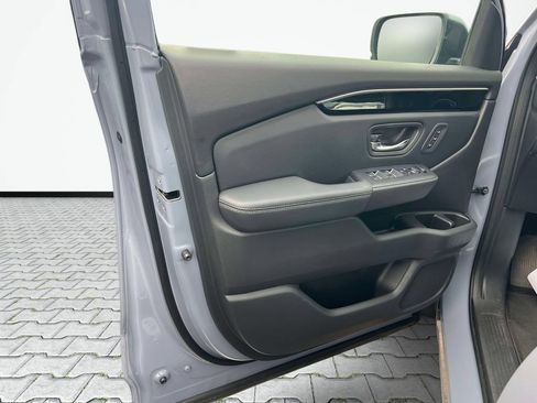 Used 2023 Honda Pilot Touring image 15