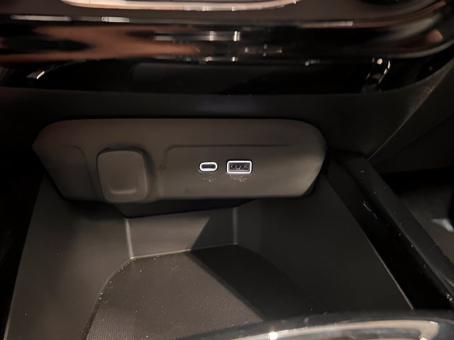 Certified 2025 Chevrolet Trax LT FWD image 23