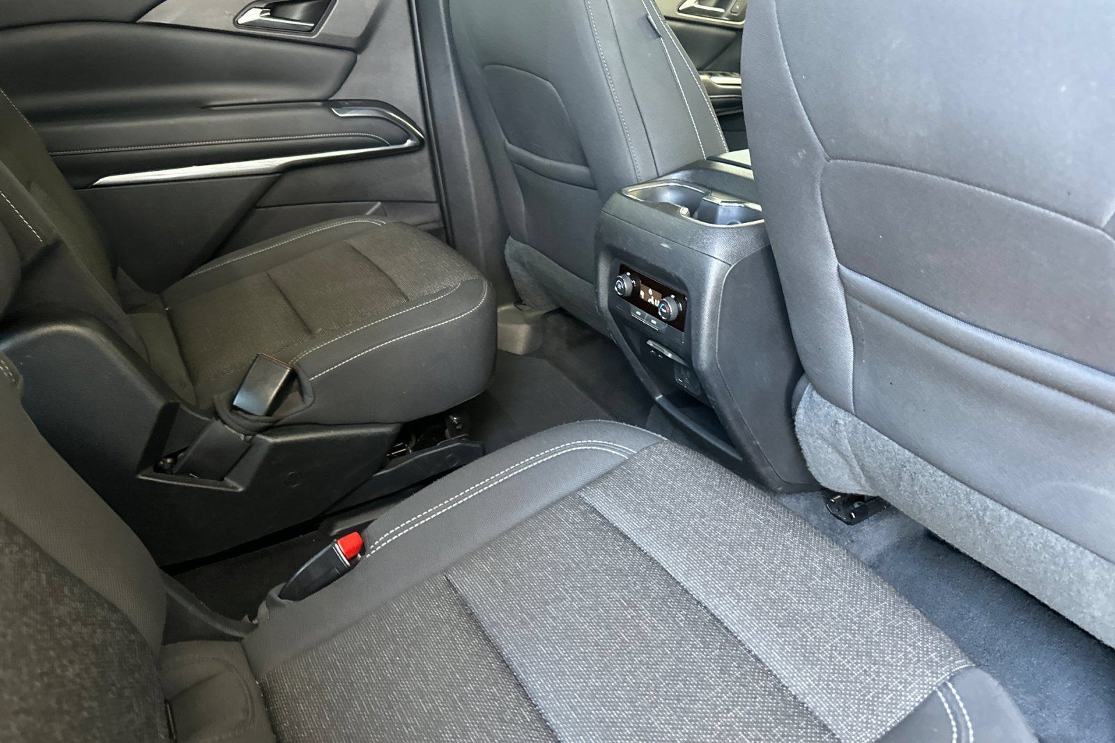 Used 2024 Chevrolet Traverse LT FWD image 19