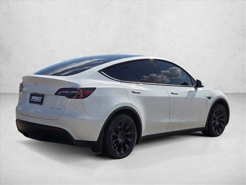 Used 2022 Tesla Model Y Long Range AWD/4WD image 7