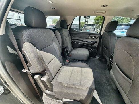 Used 2021 Chevrolet Traverse LT FWD image 26