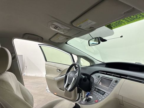 Used 2014 Toyota Prius Two image 18