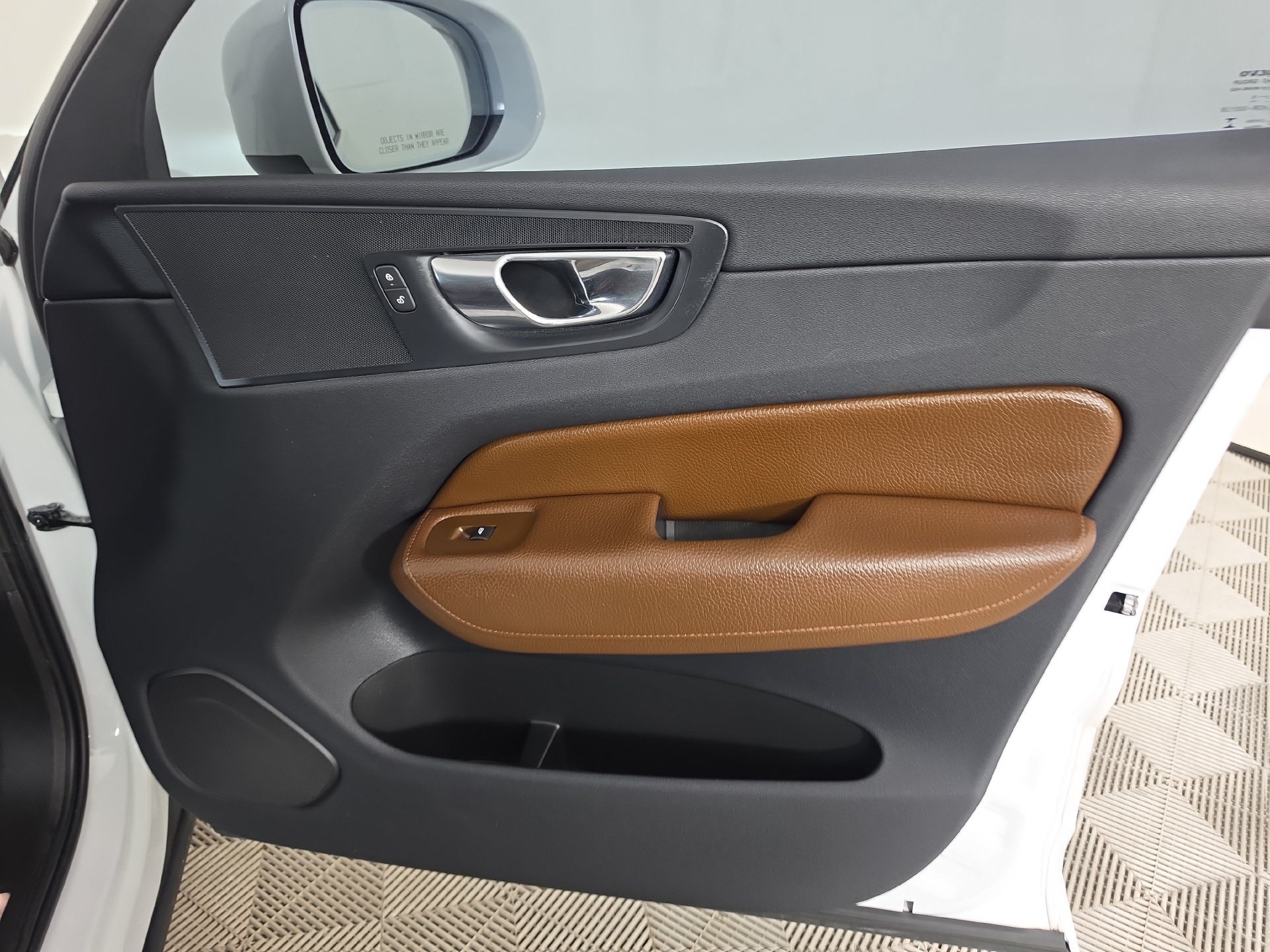 Used 2018 Volvo XC60 T6 Inscription w/ Convenience Package AWD/4WD image 36