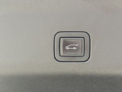 Certified 2025 Cadillac Escalade ESV V AWD/4WD image 11