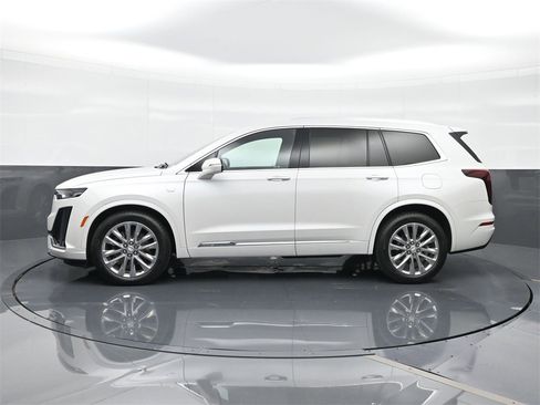 Certified 2023 Cadillac XT6 Premium Luxury image 5