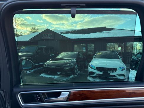 Used 2011 Volkswagen Touareg Hybrid image 28