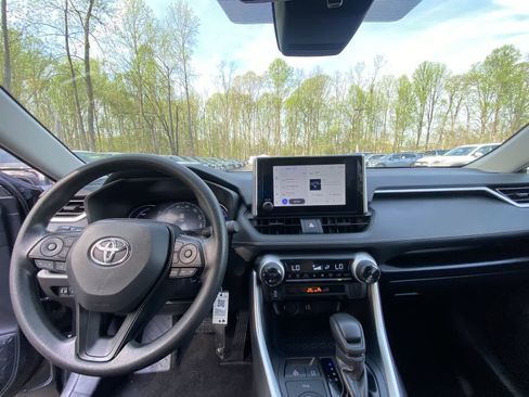 Used 2025 Toyota RAV4 LE image 19