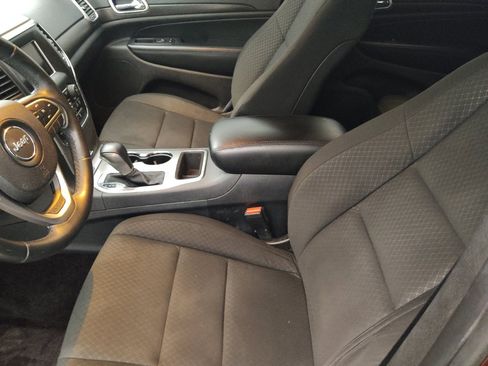 Used 2018 Jeep Grand Cherokee Laredo RWD image 17