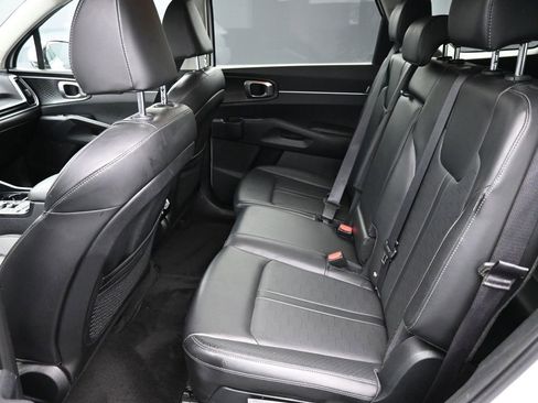 Used 2024 Kia Sorento S FWD image 12