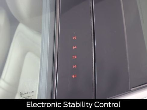 Used 2022 Lincoln Corsair Reserve w/ Equipment Group 201A image 23