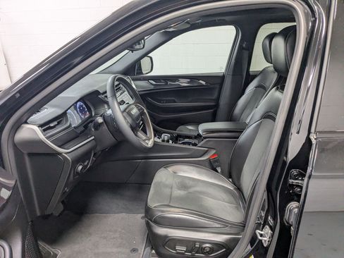 Used 2023 Jeep Grand Cherokee Altitude AWD/4WD image 17
