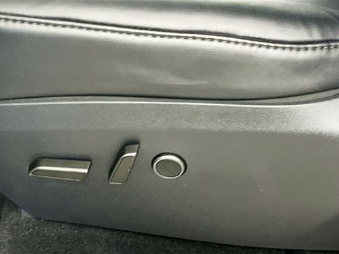 Used 2024 Tesla Model Y 2WD image 15