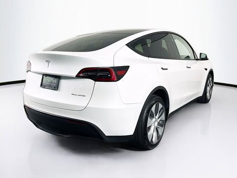 Used 2024 Tesla Model Y Long Range AWD/4WD image 9