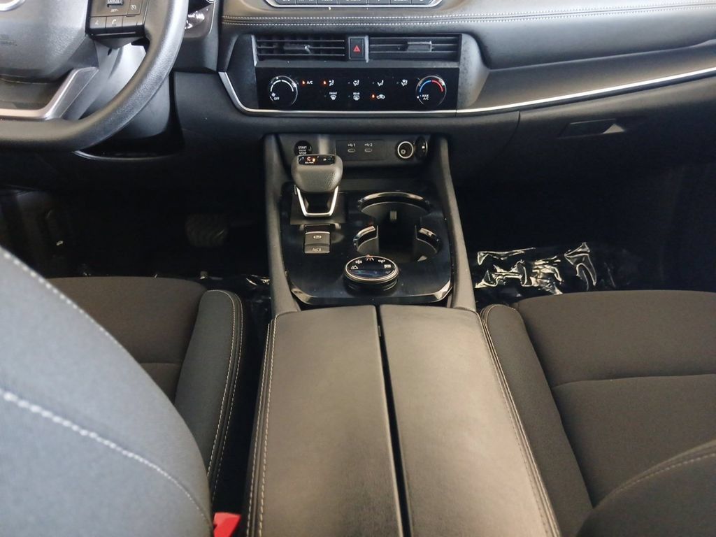 Used 2025 Nissan Rogue S AWD/4WD image 12