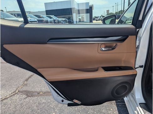 Used 2016 Lexus ES 350 w/ Luxury Package w/Wood Trim FWD image 17