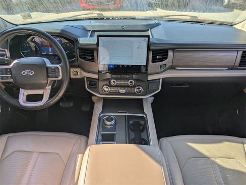 Used 2024 Ford Expedition Limited image 17