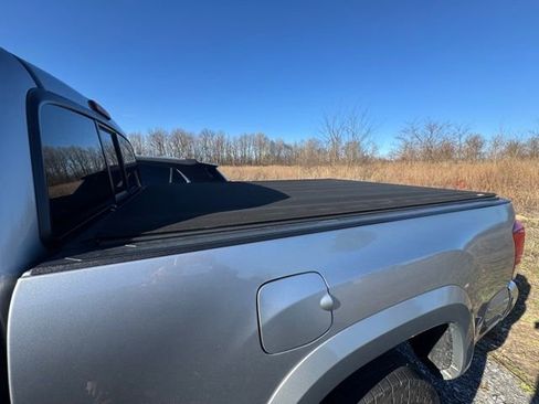 Used 2019 Toyota Tacoma SR5 image 9