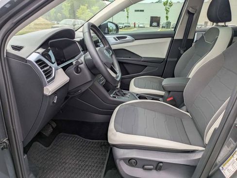 Used 2025 Volkswagen Taos SE image 20