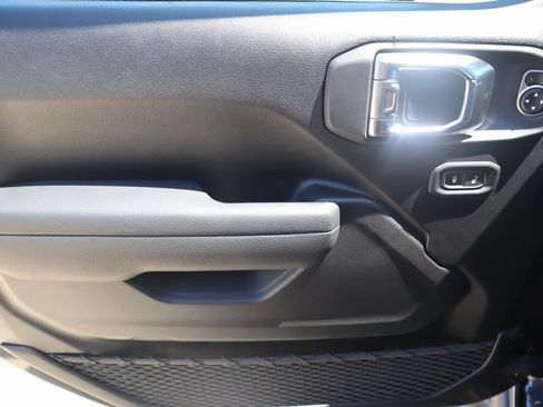 New 2025 Jeep Gladiator Sport image 14