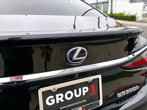 Used 2020 Lexus ES 300h w/ Premium Package FWD image 30