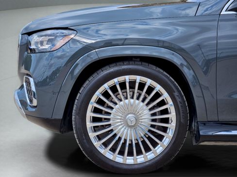 Certified 2025 Mercedes-Benz Maybach GLS 600 4MATIC image 31
