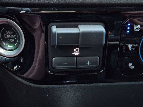 Used 2022 Chevrolet Silverado 1500 LTZ w/ Z71 Off-Road Package image 24