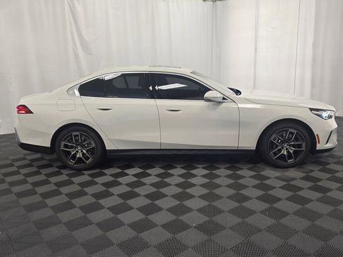 Used 2026 BMW 530i xDrive w/ Premium Package image 8