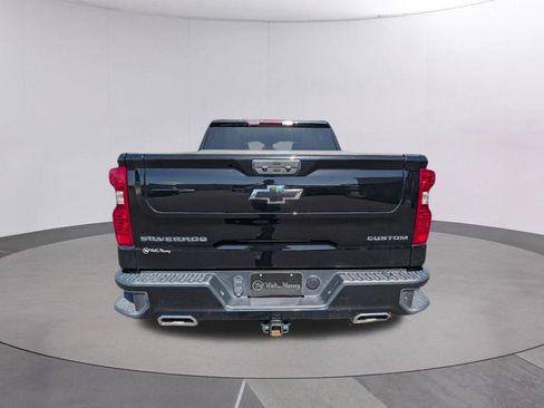 Used 2025 Chevrolet Silverado 1500 Custom Trail Boss AWD/4WD image 4