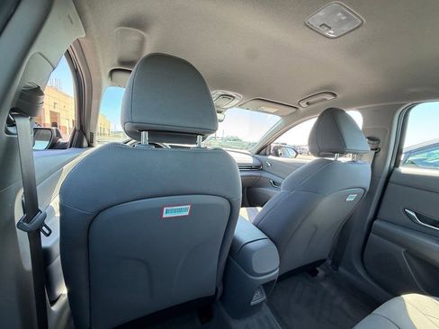 Used 2023 Hyundai Elantra SEL w/ Preferred Accessory Package FWD image 25