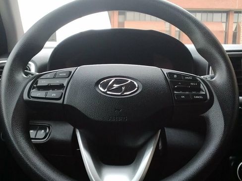 Used 2020 Hyundai Venue SEL image 12