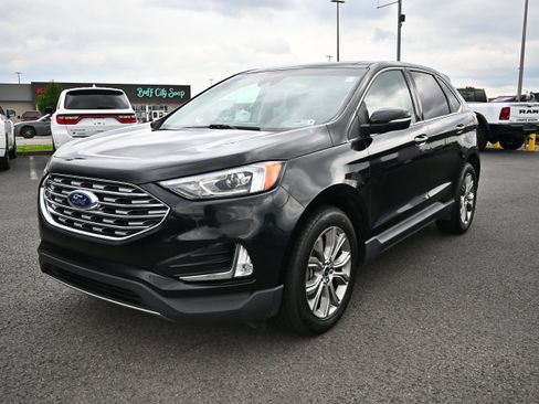 Used 2019 Ford Edge Titanium w/ Cold Weather Package AWD/4WD image 4