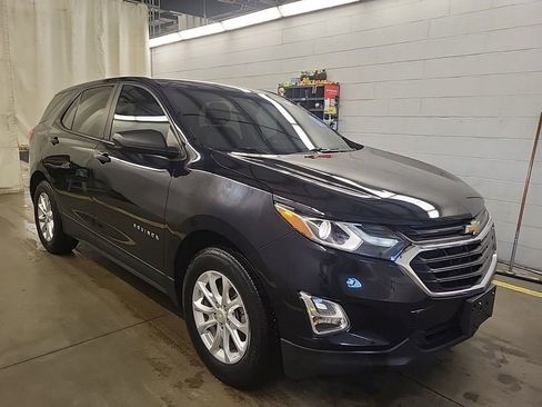 Used 2020 Chevrolet Equinox LS w/ LS Convenience Package image 3
