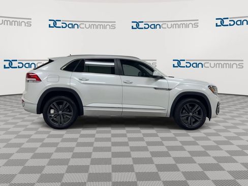 Used 2022 Volkswagen Atlas Cross Sport SEL R-Line AWD/4WD image 9