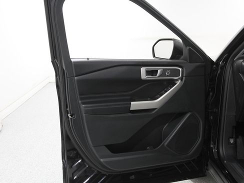 Certified 2021 Ford Explorer XLT w/ Equipment Group 202A image 5