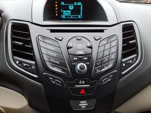 Used 2016 Ford Fiesta SE w/ Cold Weather Package image 9