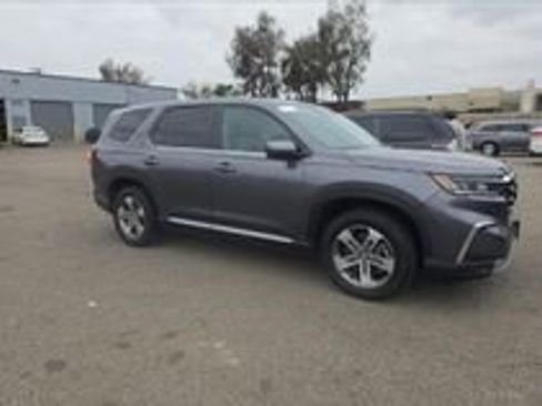 Used 2025 Honda Pilot EX-L image 9