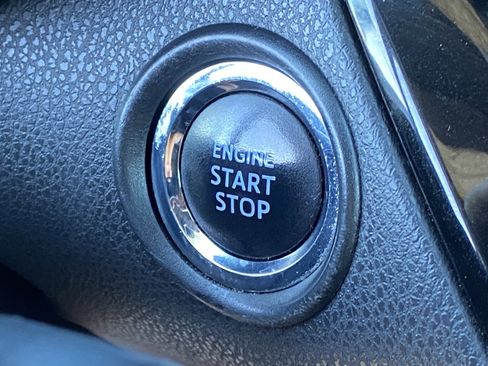 Certified 2019 Toyota C-HR XLE image 24